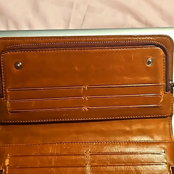 Tous Designer Ladies Wallet. Tan,Leather, 2 Separate Zip Compartments, Snap Clos - Picture 8 of 8